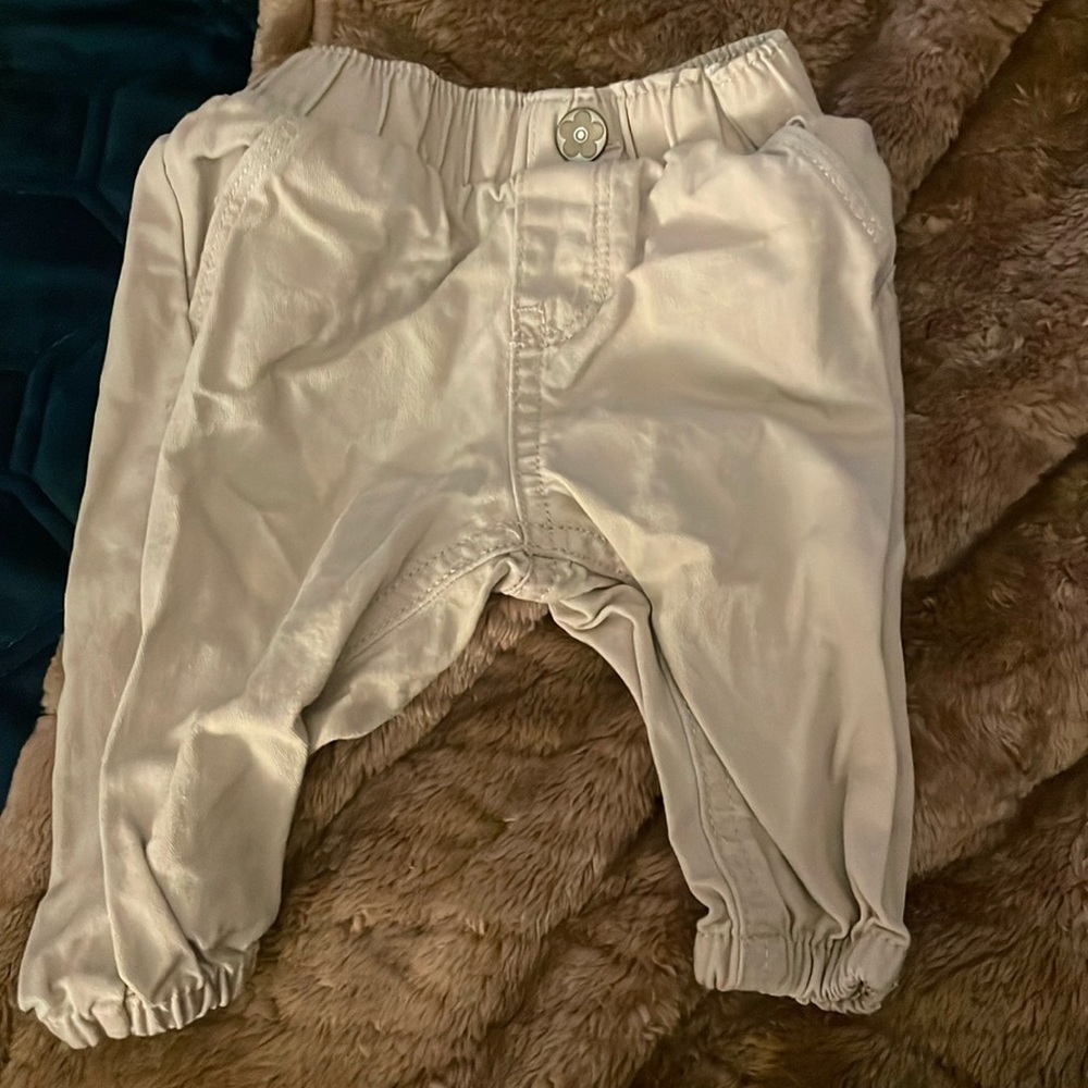 Tan khaki pants